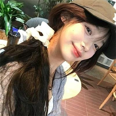 蓝色嘴巴的脸